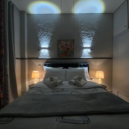 Anna Maria Greek Filoxenia Apartment พีเรียส ภายนอก รูปภาพ